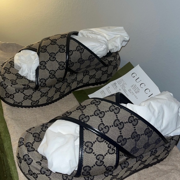 Women’s Gucci platform slides - Picture 2 of 4